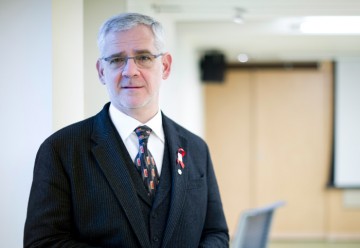 Dr. Julio Montaner (Division of Infectious Diseases) wins the 2023 CIHR-IPPH Trailblazer Award (Senior Career Researcher)